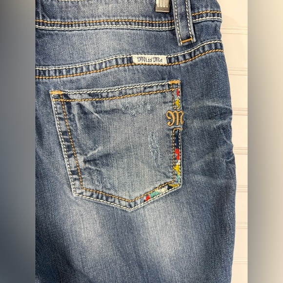 Miss Me women’s colorful embroidered Boyfriend Ankle denim jeans. Size 30 - Picture 6 of 9